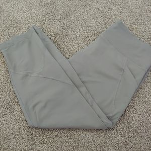 **Generous Pockets** Capri Leggings